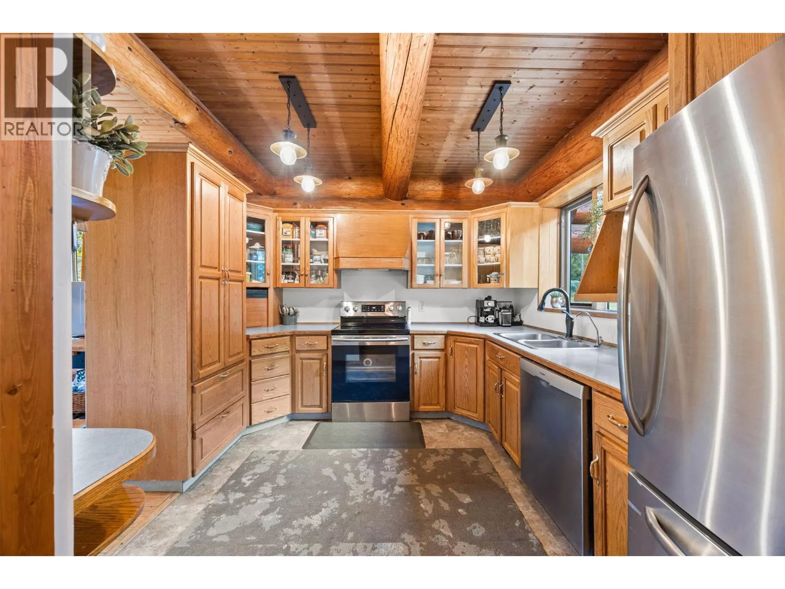 10737 Highway 33 E