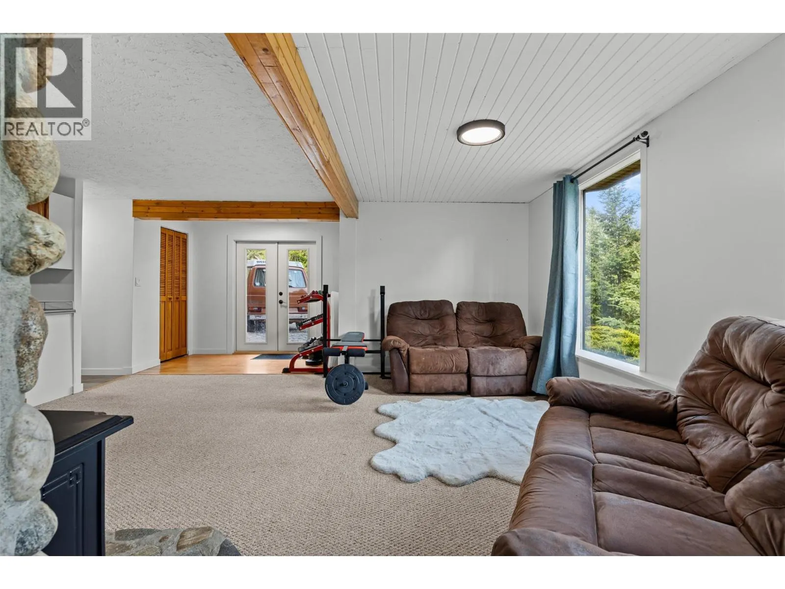 10737 Highway 33 E