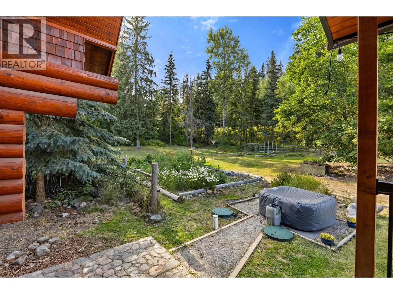 10737 Highway 33 E