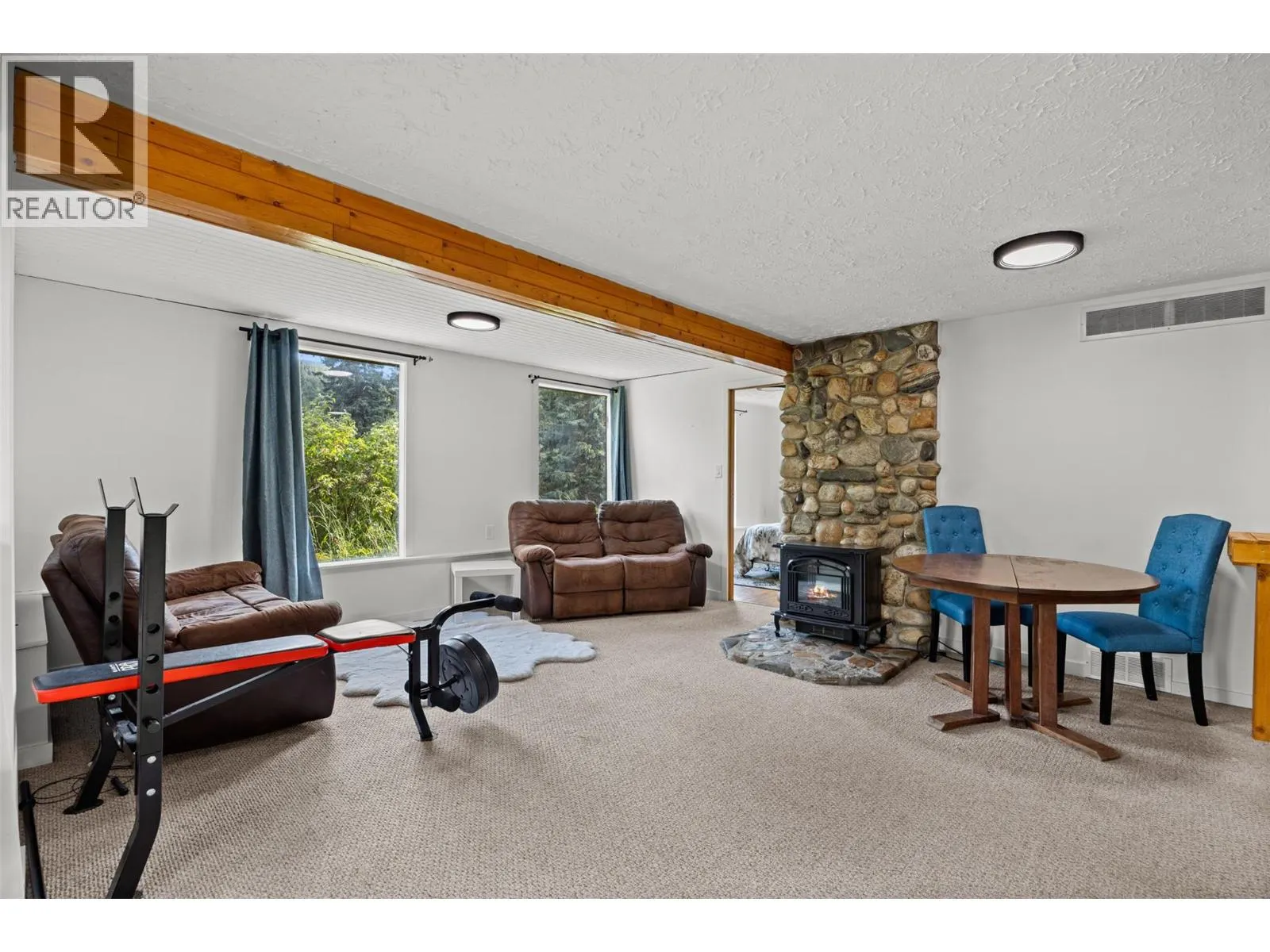 10737 Highway 33 E