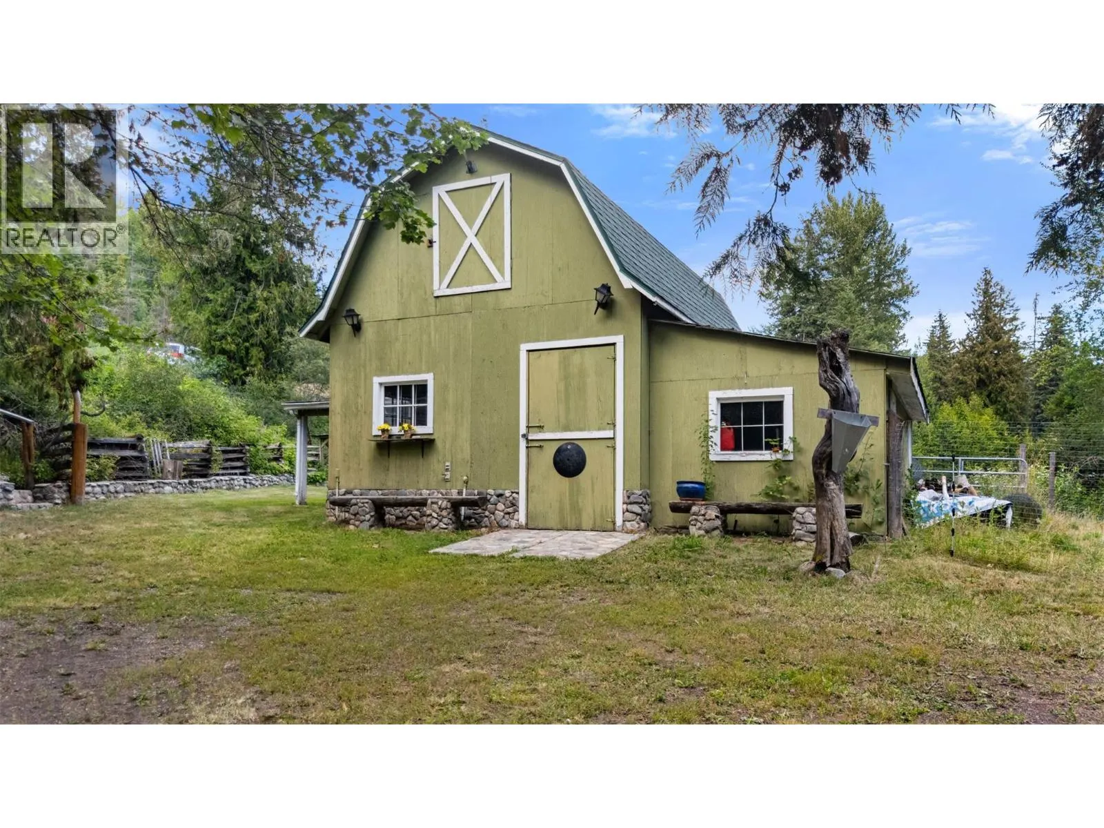 10737 Highway 33 E
