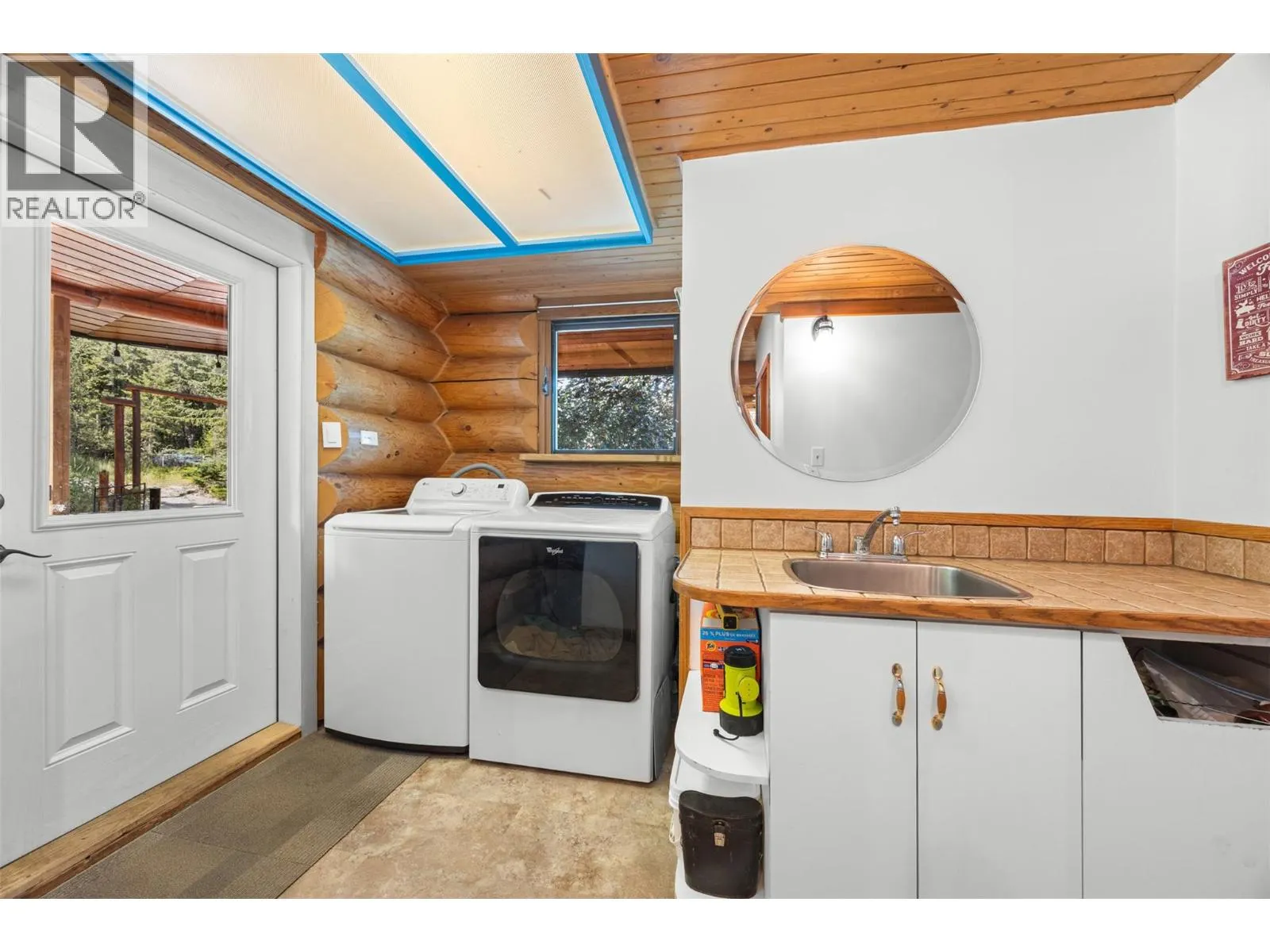 10737 Highway 33 E