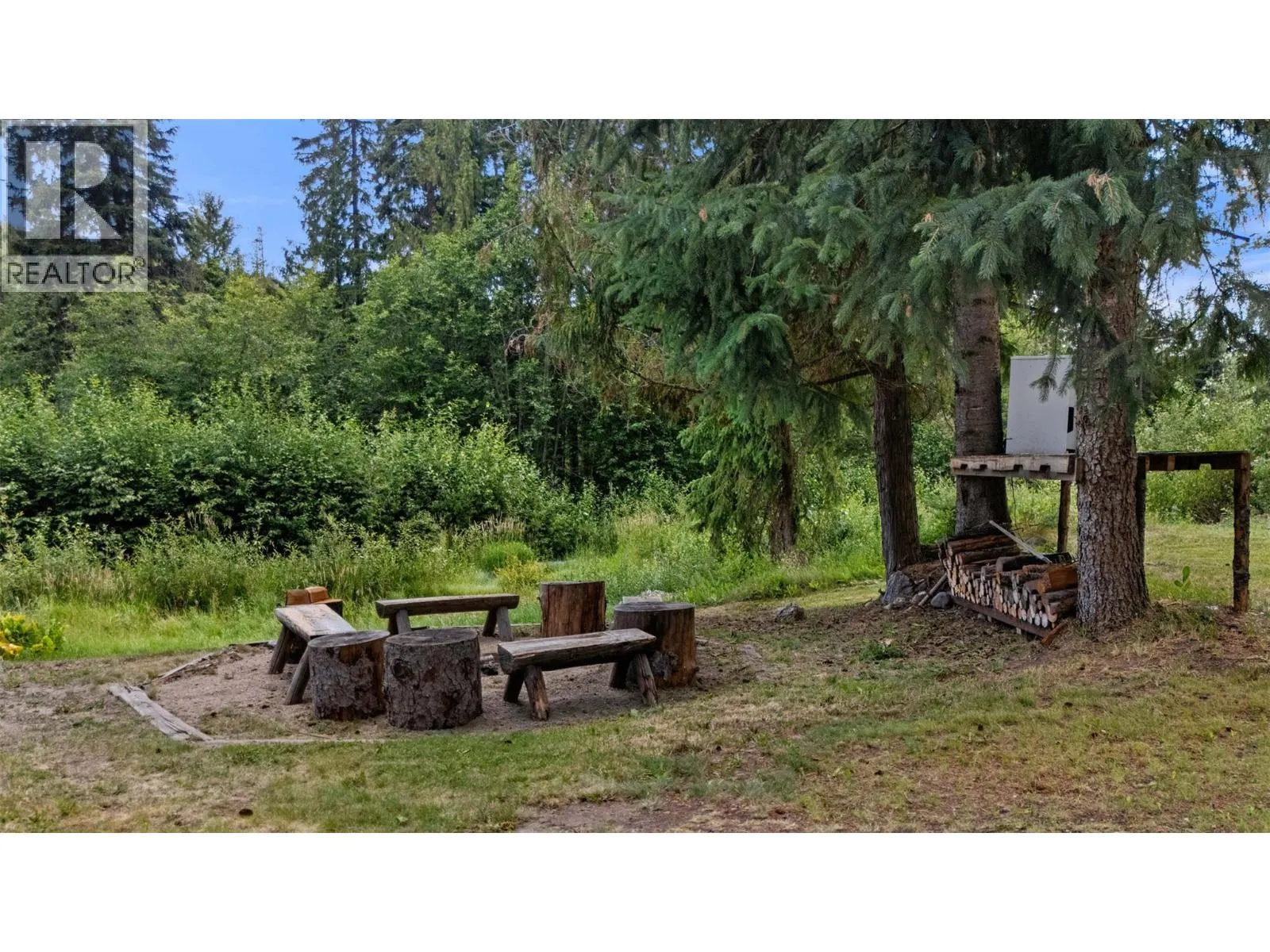 10737 Highway 33 E