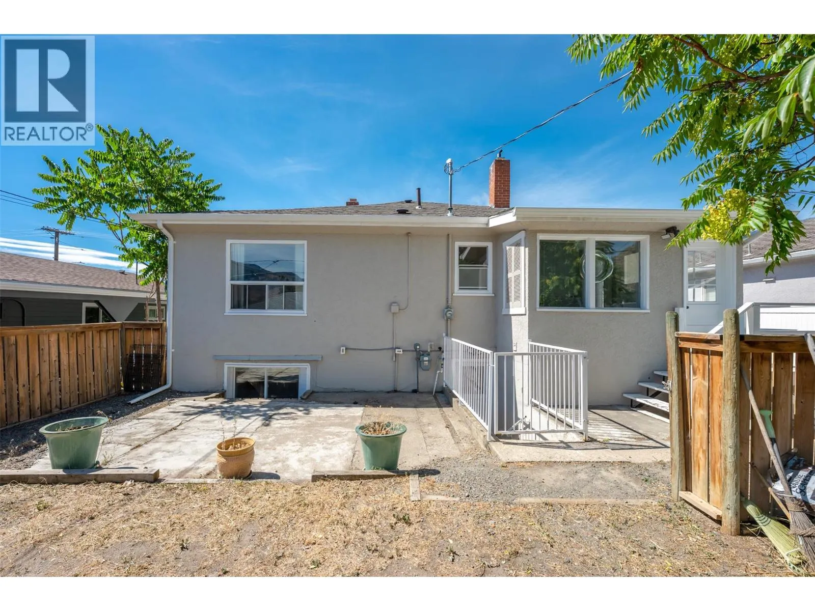 724 SCHOOL Avenue