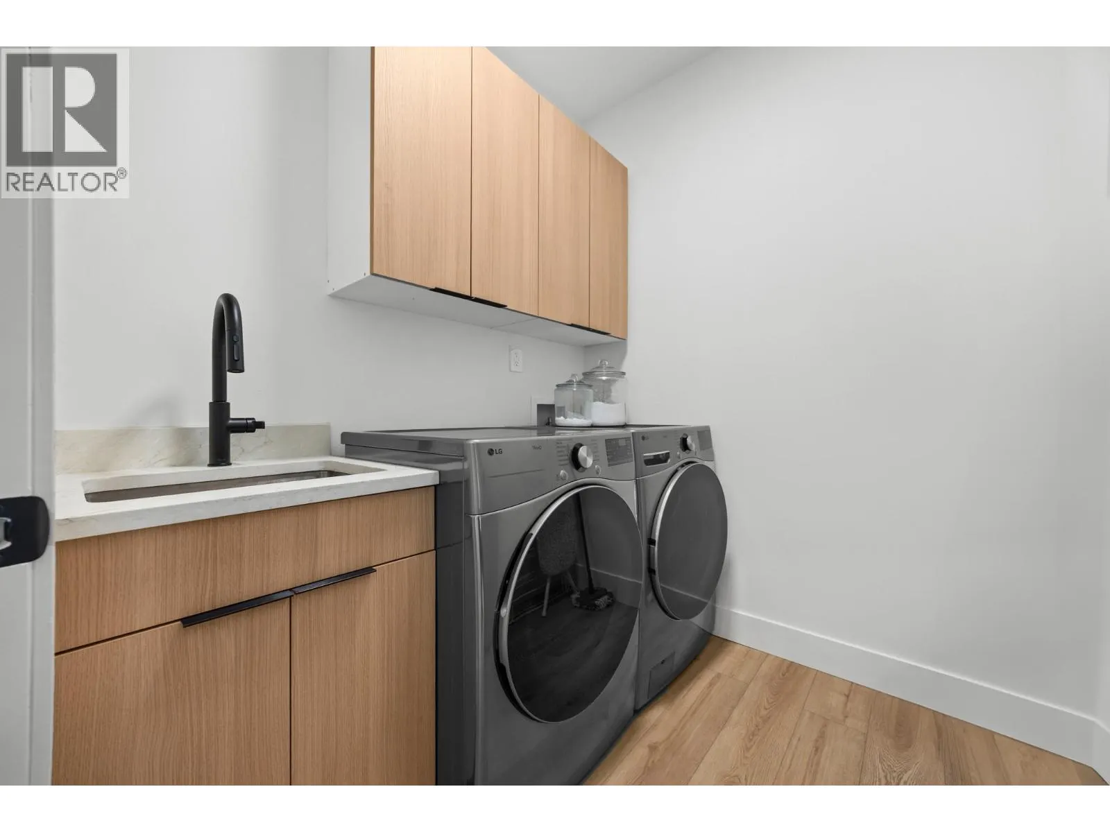 1506 39A Avenue Unit# 3