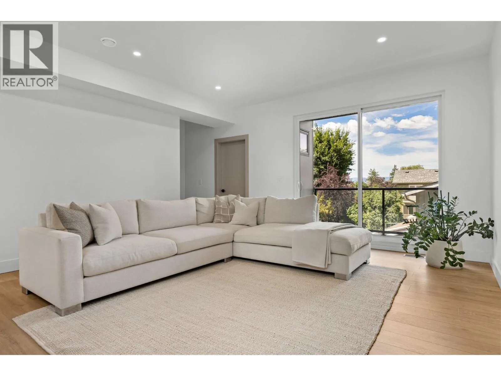 1506 39A Avenue Unit# 3