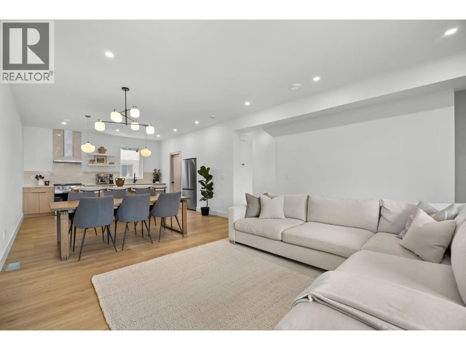 1506 39A Avenue Unit# 3