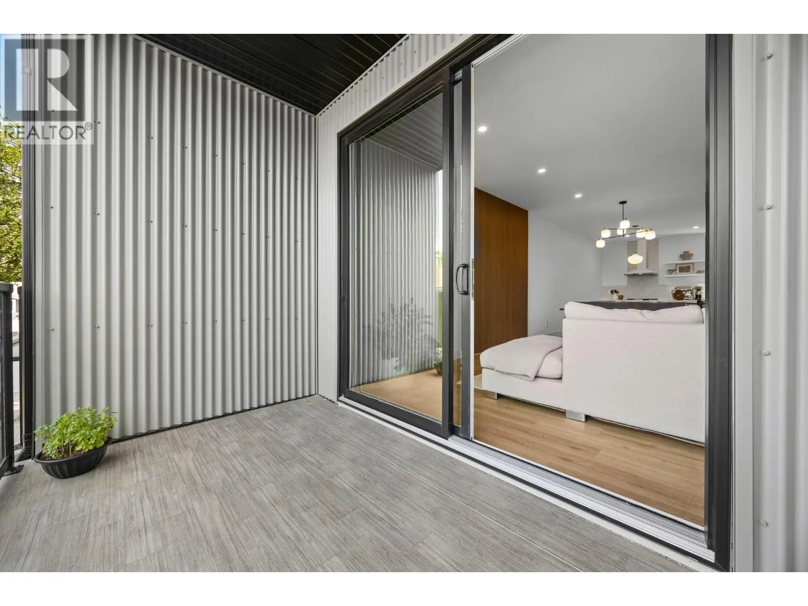 1506 39A Avenue Unit# 3