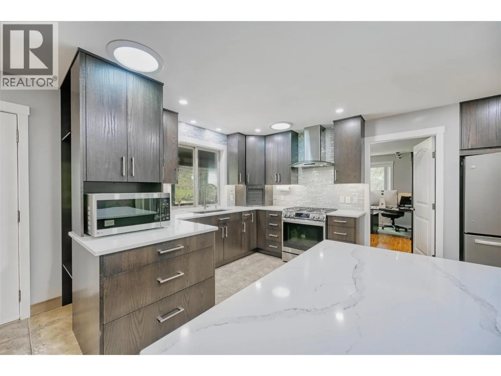 212 VINTAGE Lane