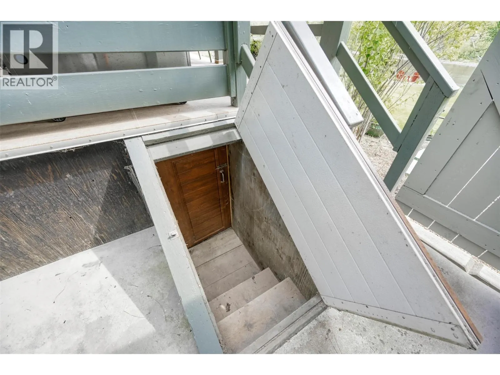 212 VINTAGE Lane