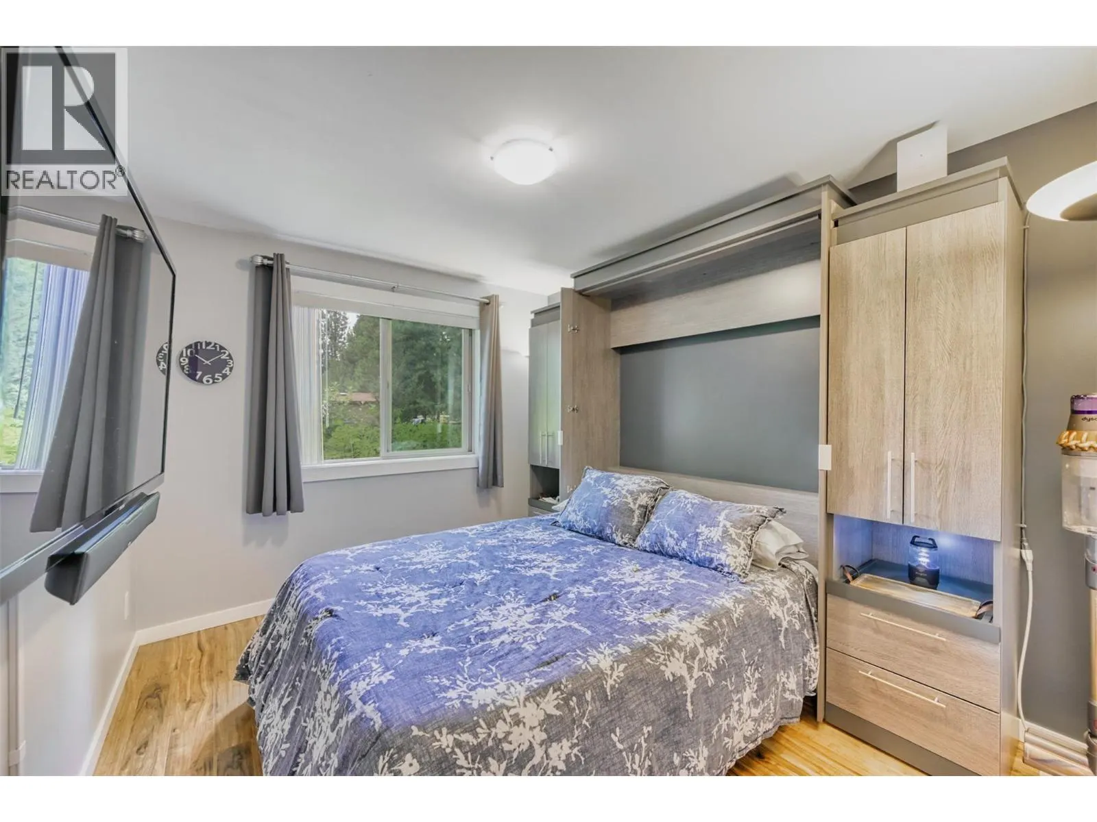 212 VINTAGE Lane