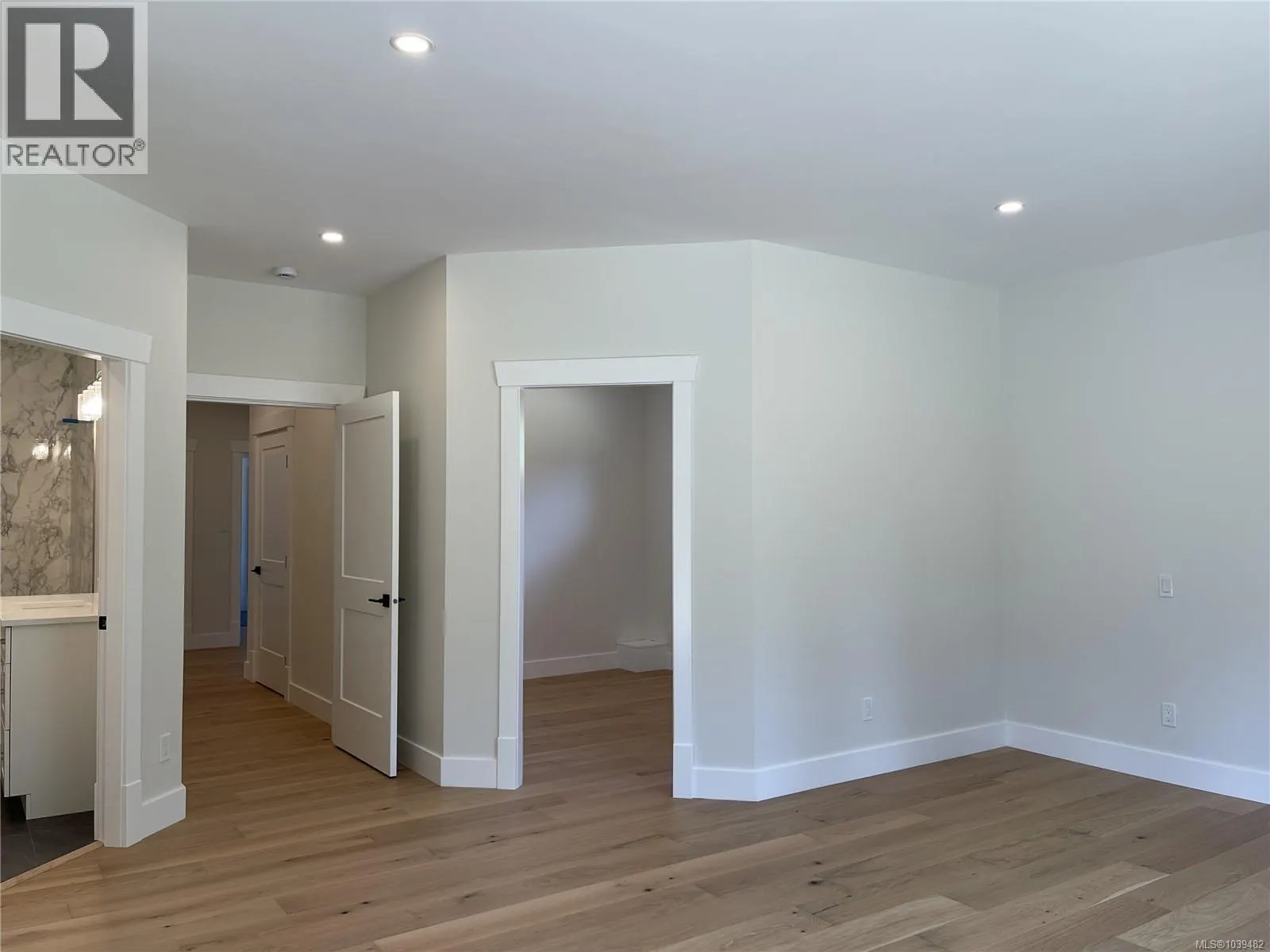 3036 Arbutus Dr