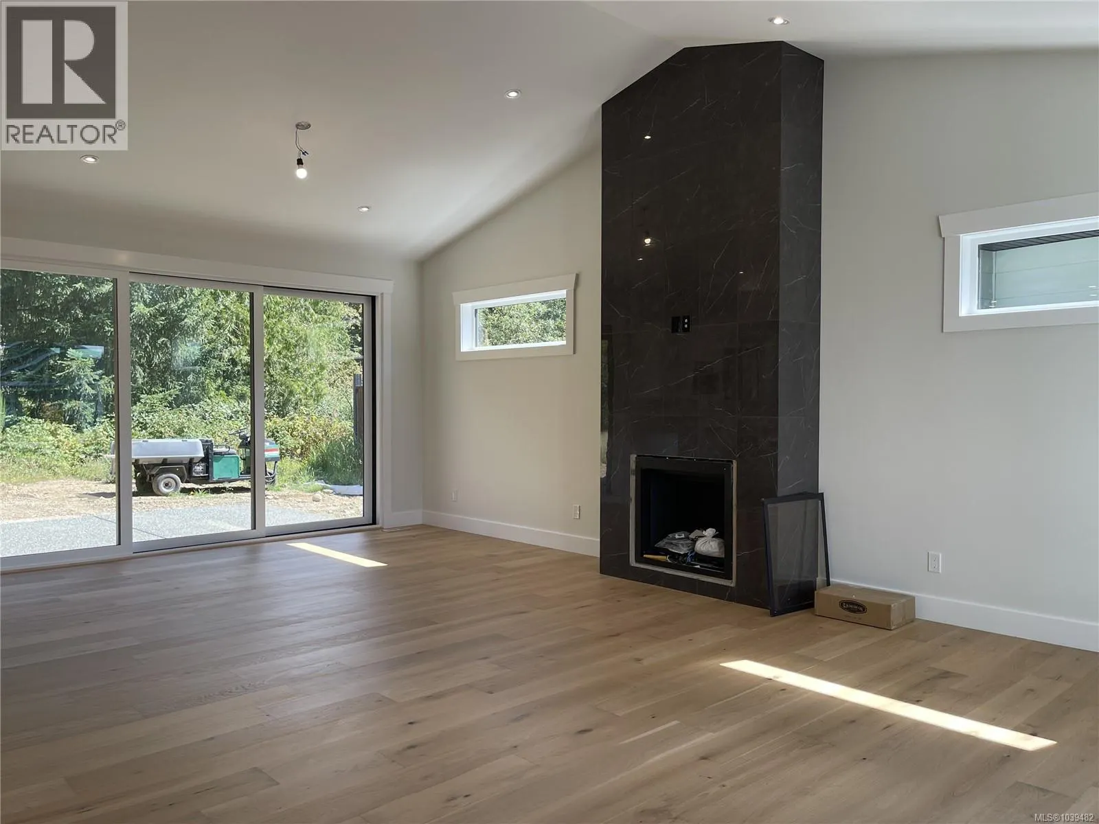 3036 Arbutus Dr