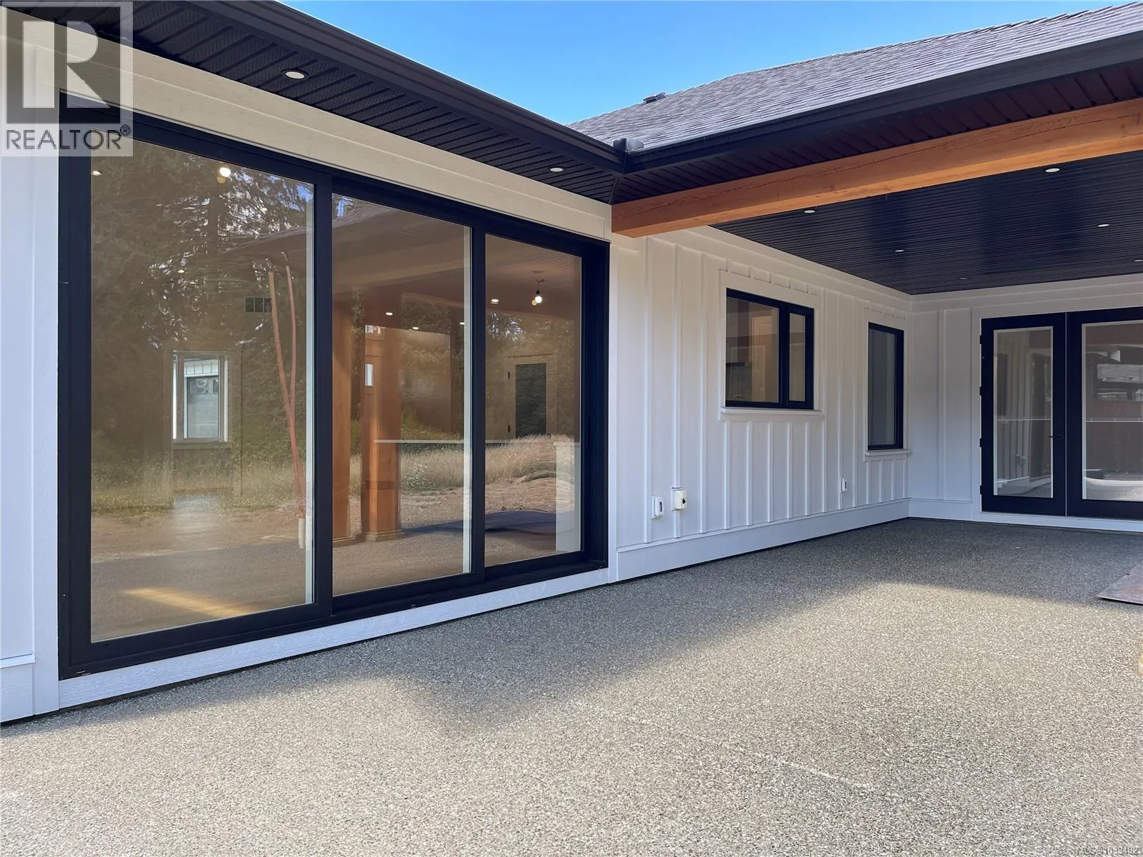 3036 Arbutus Dr