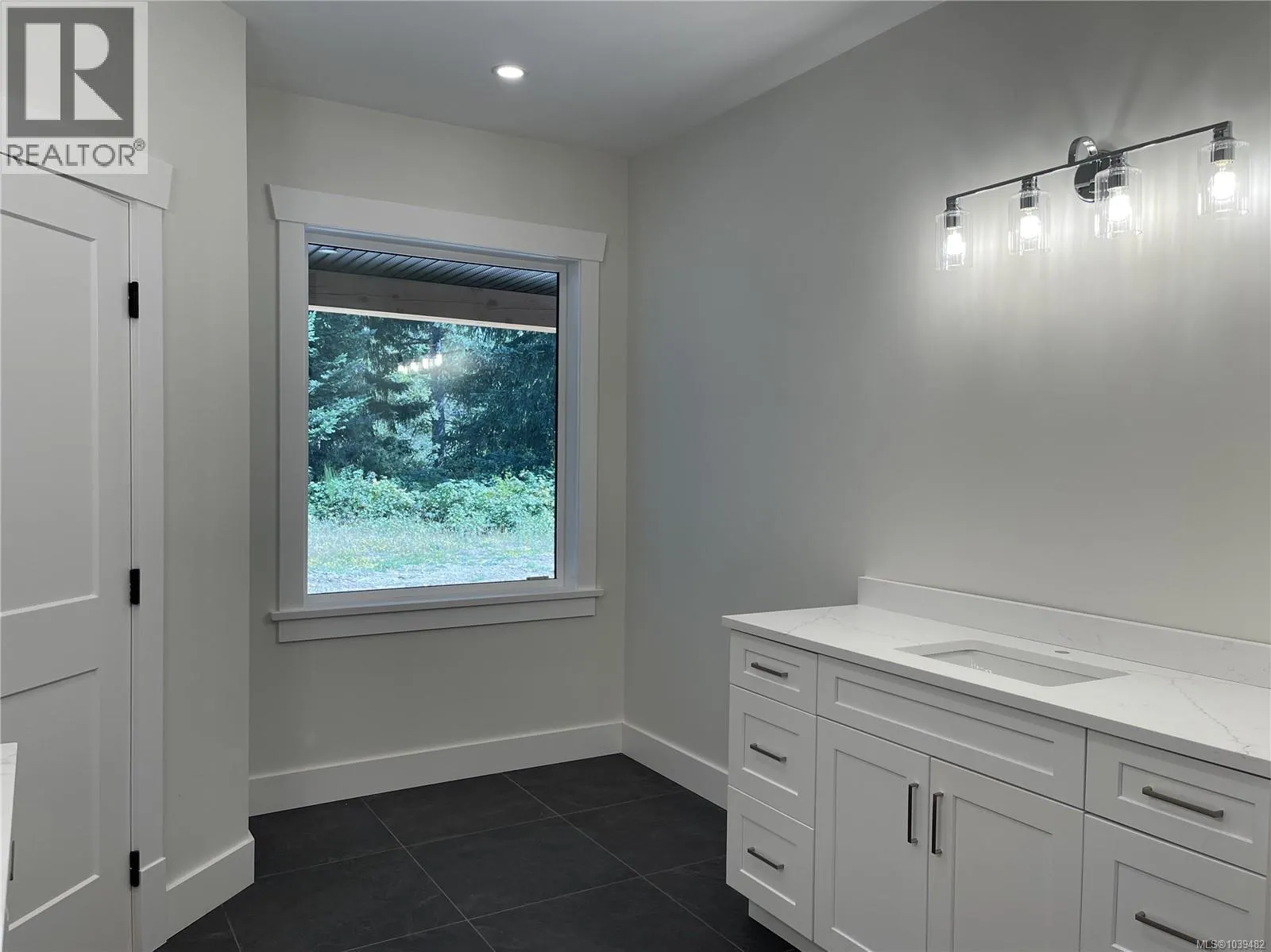 3036 Arbutus Dr
