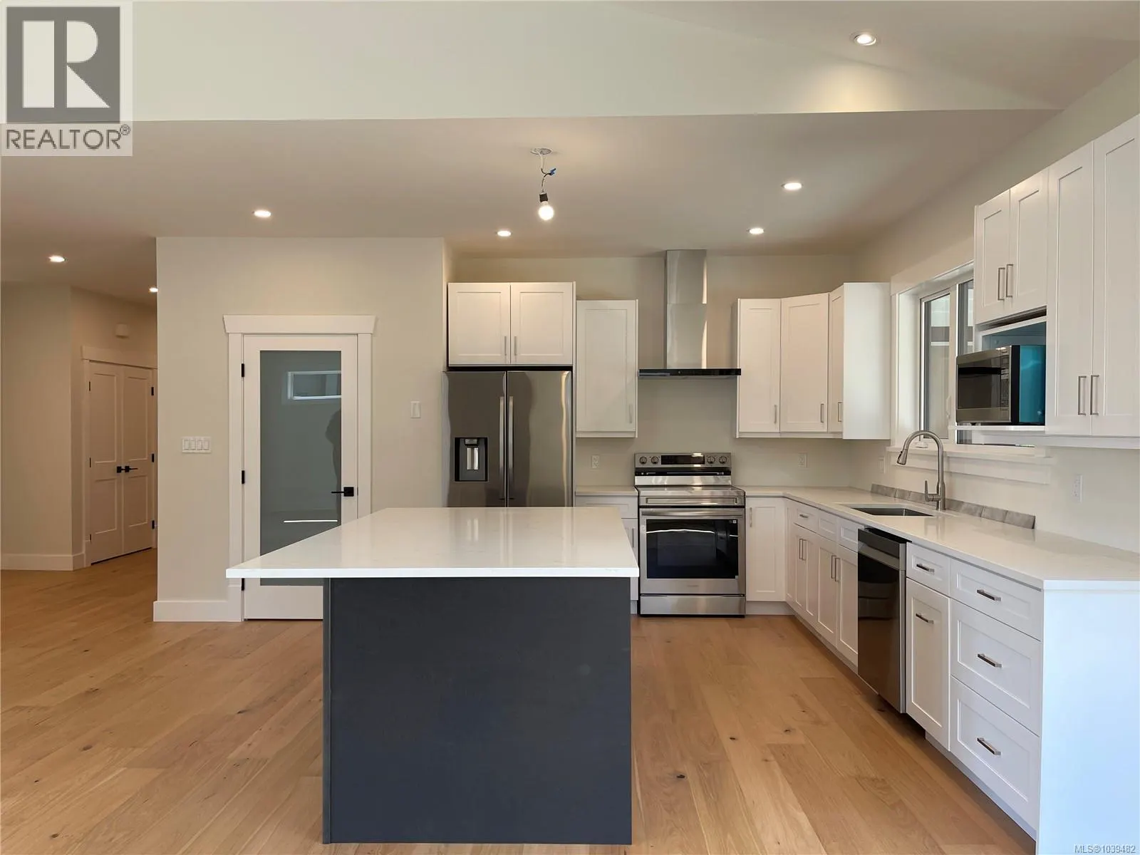3036 Arbutus Dr