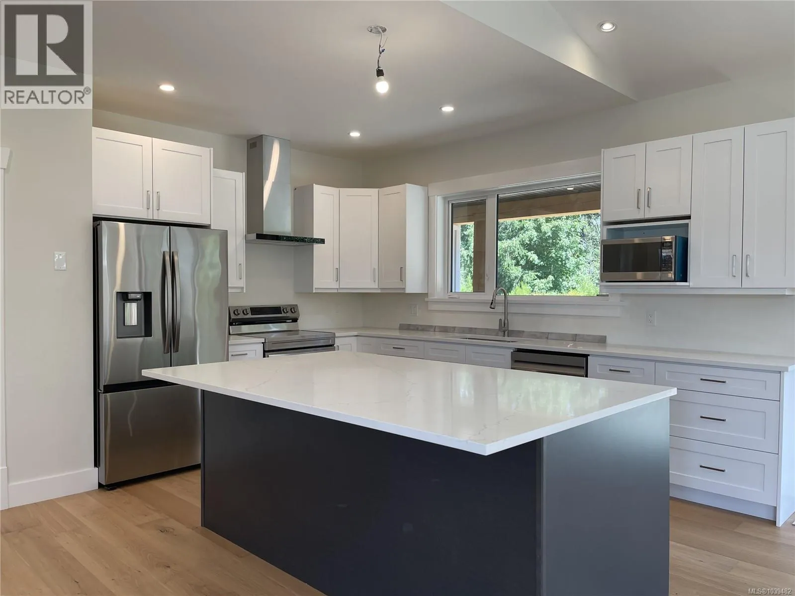 3036 Arbutus Dr