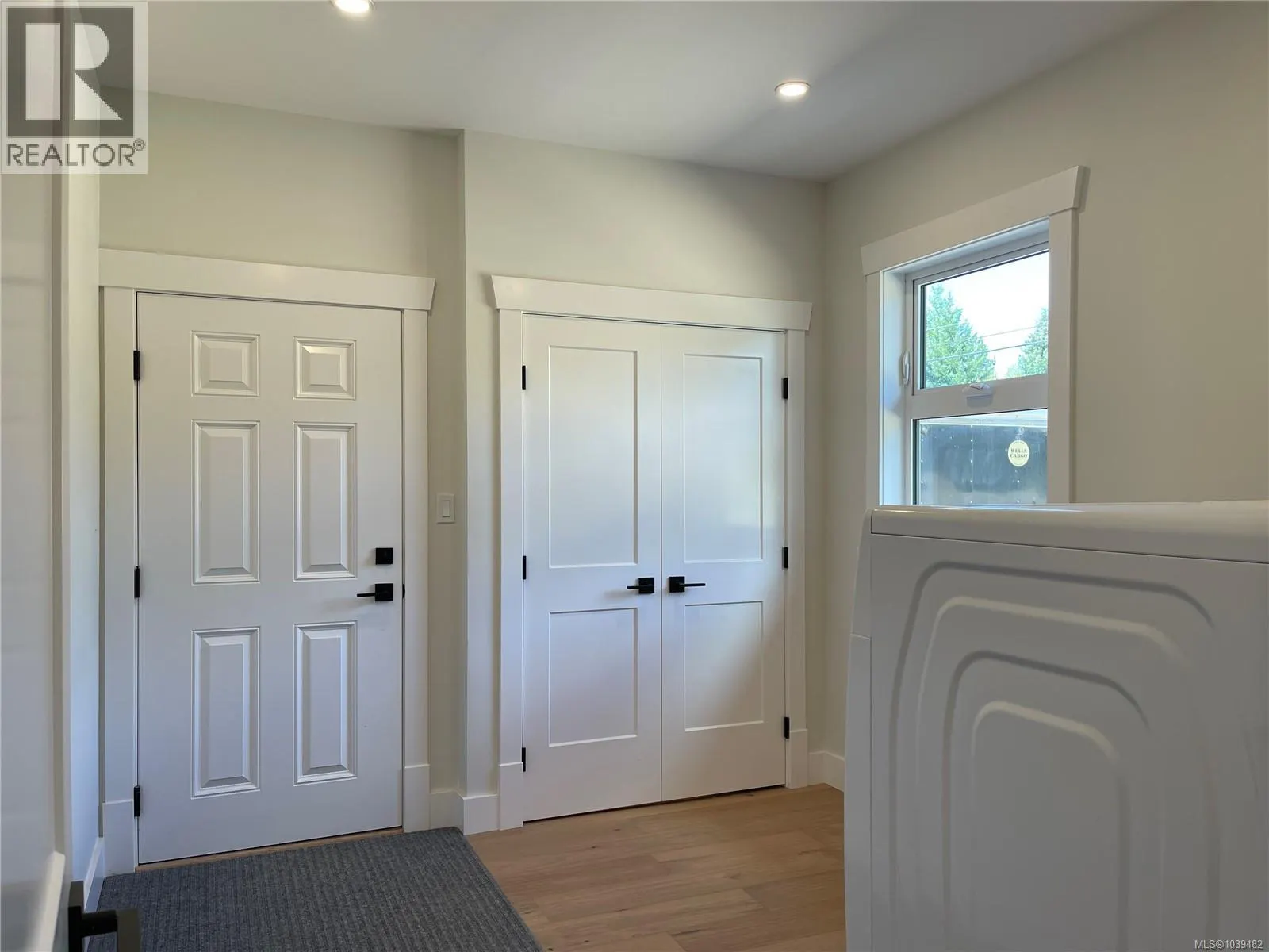 3036 Arbutus Dr