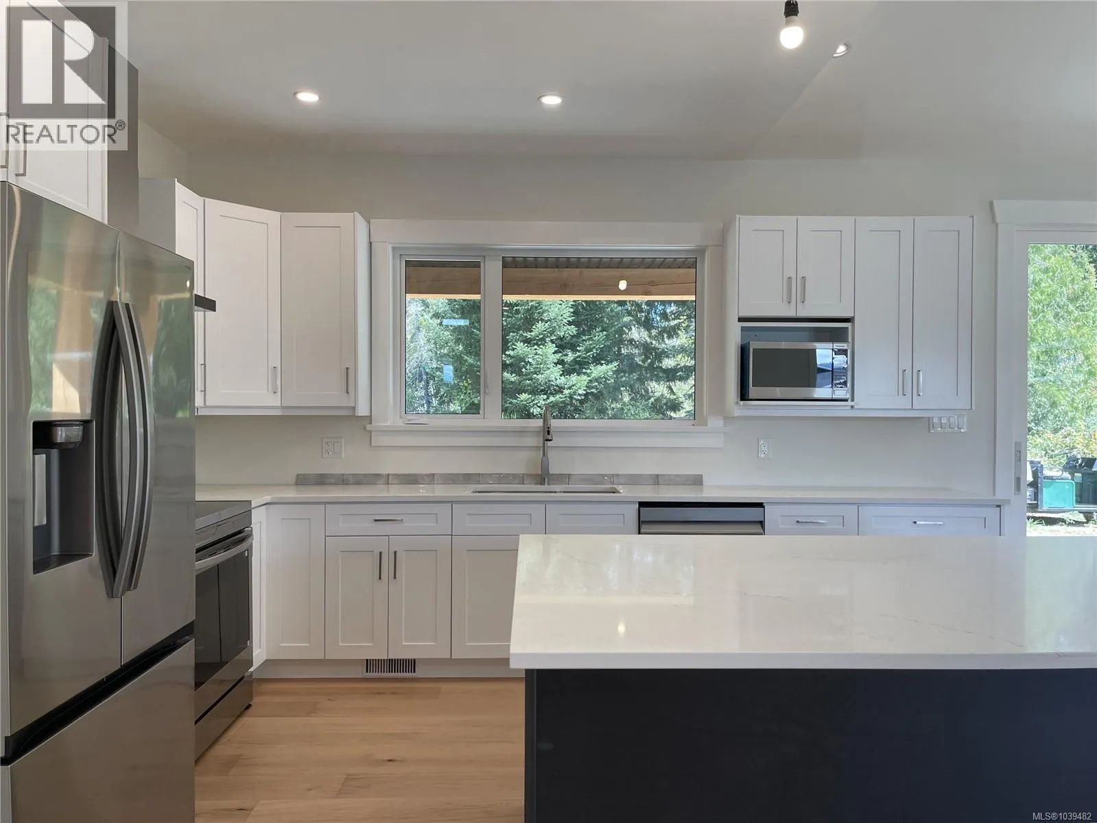 3036 Arbutus Dr