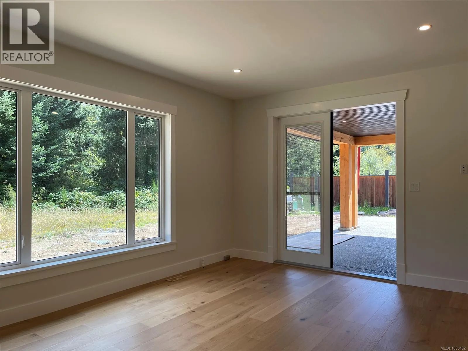 3036 Arbutus Dr