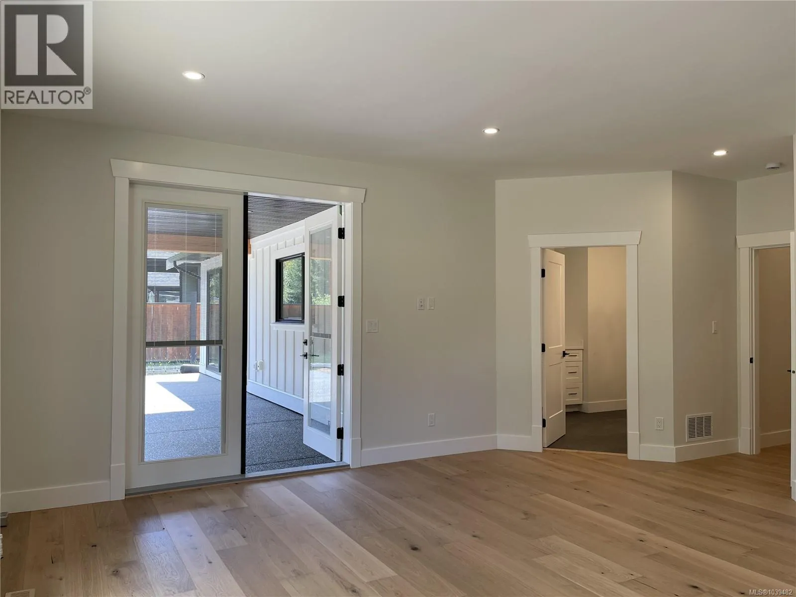 3036 Arbutus Dr