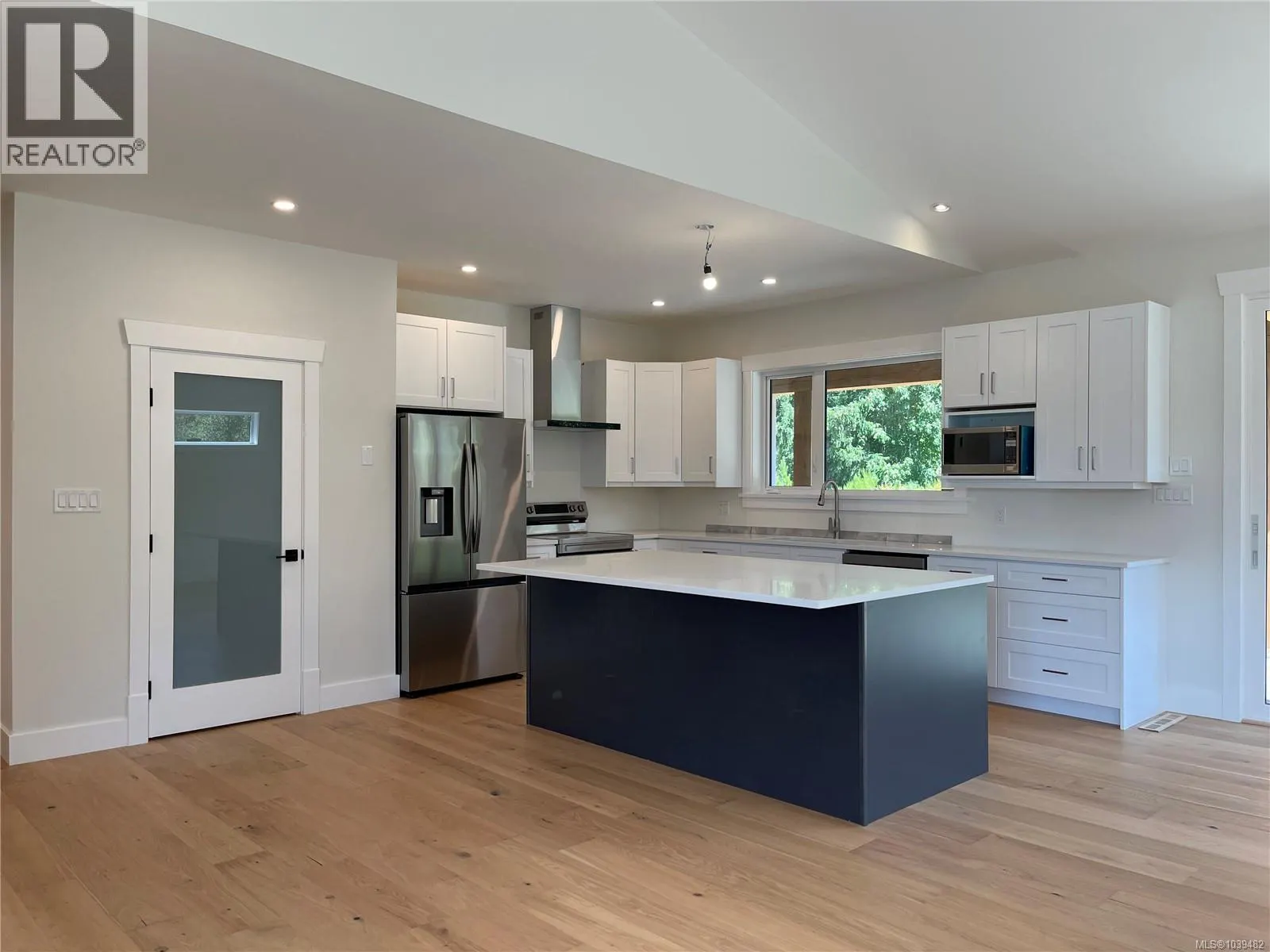 3036 Arbutus Dr