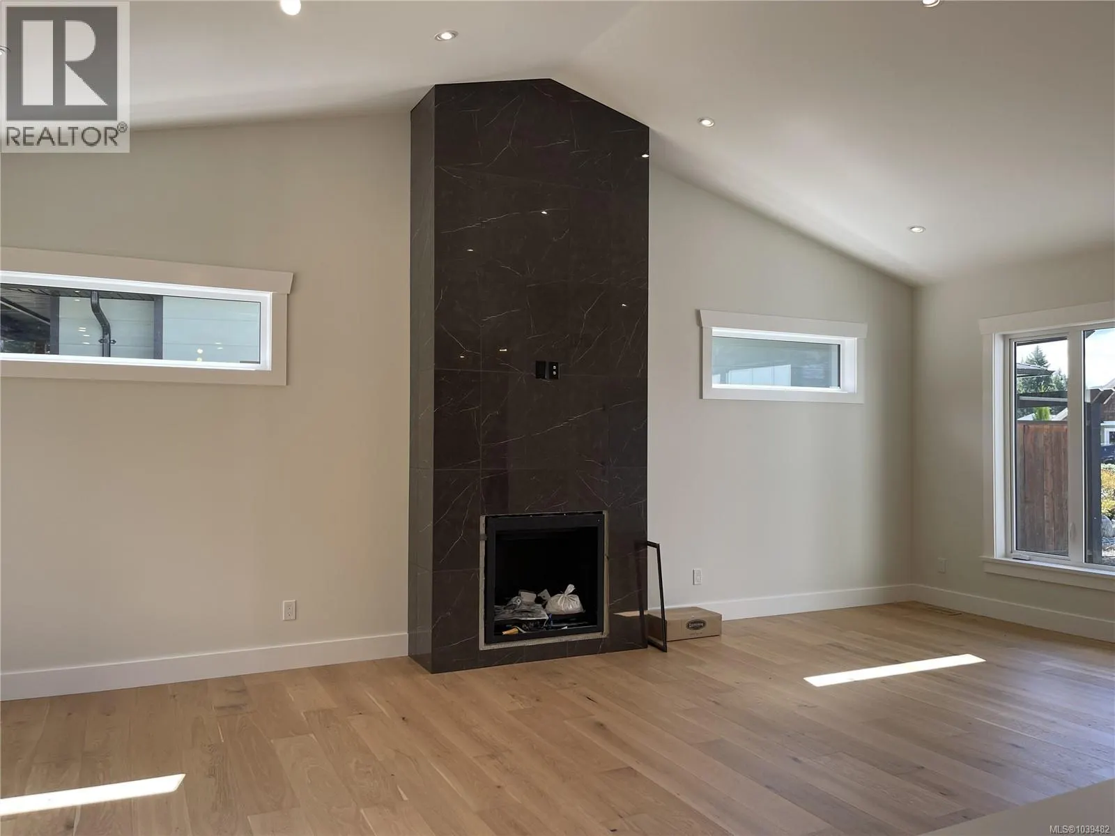 3036 Arbutus Dr