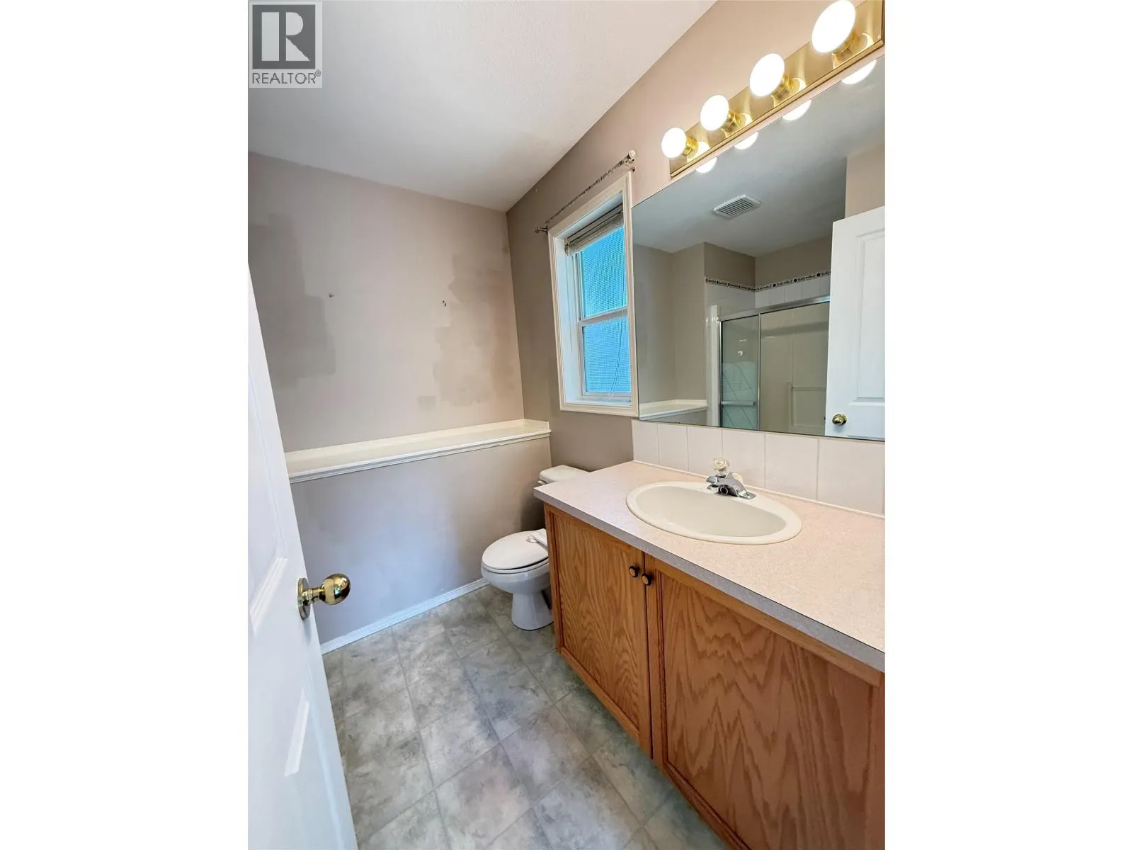 18A Wolf Crescent