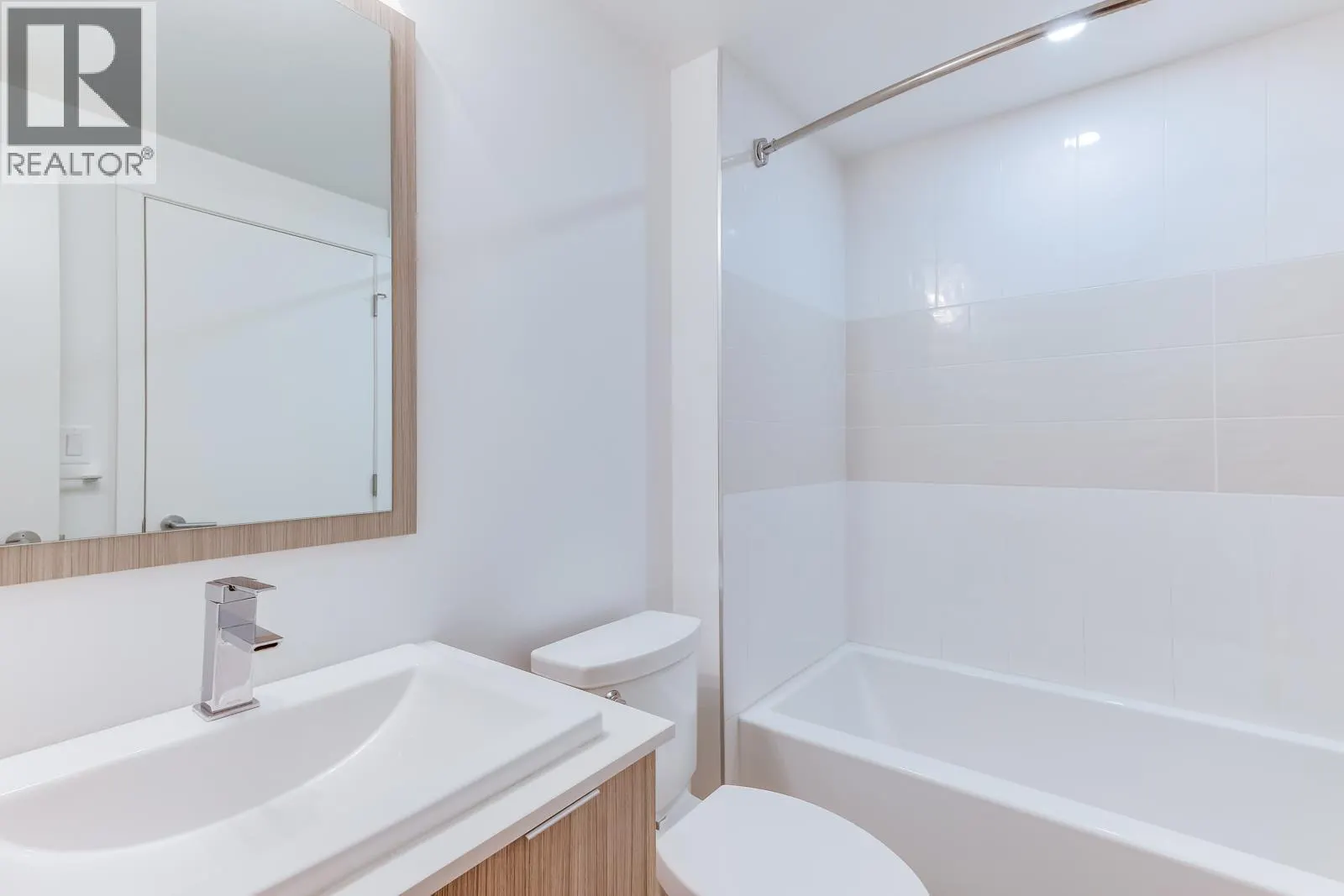 1775 Chapman Place Unit# 102