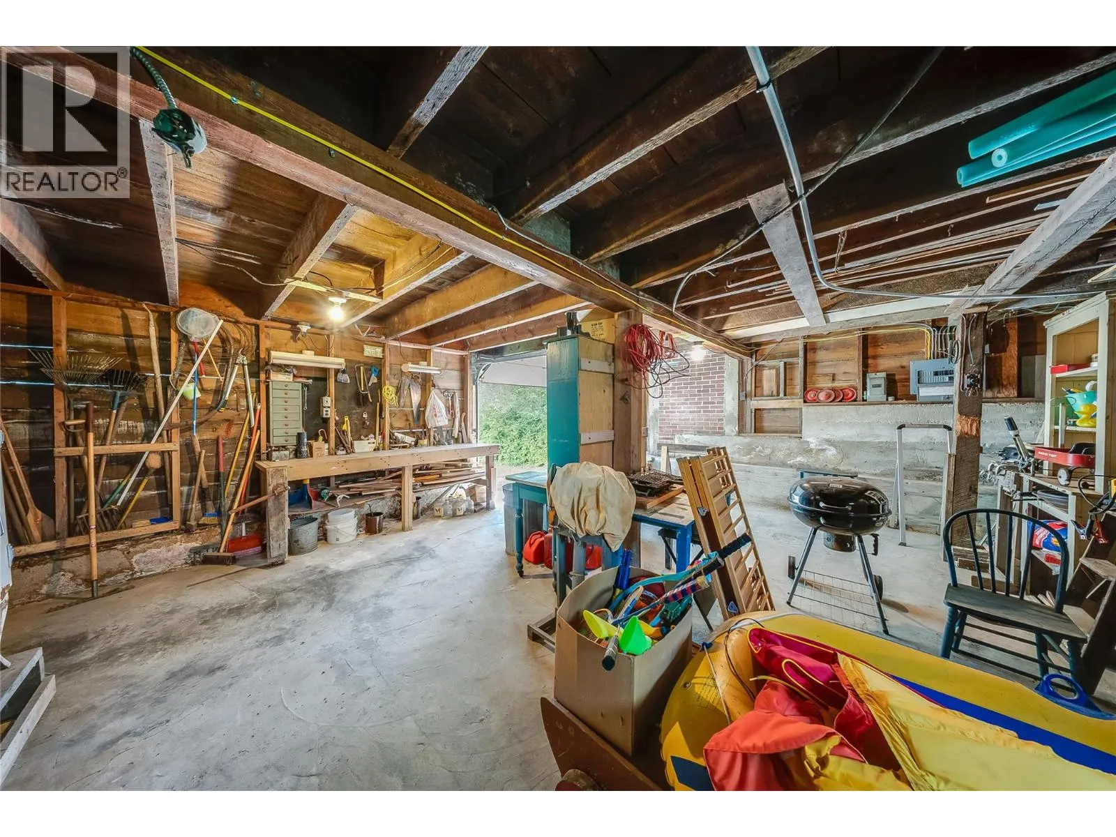 3824 Broadwater Road