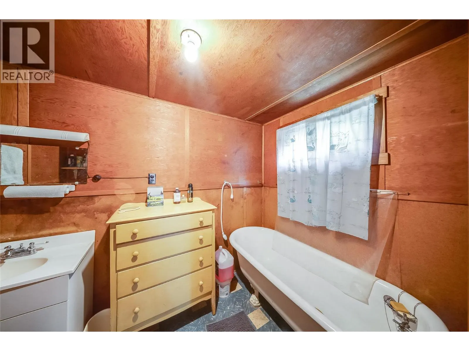 3824 Broadwater Road