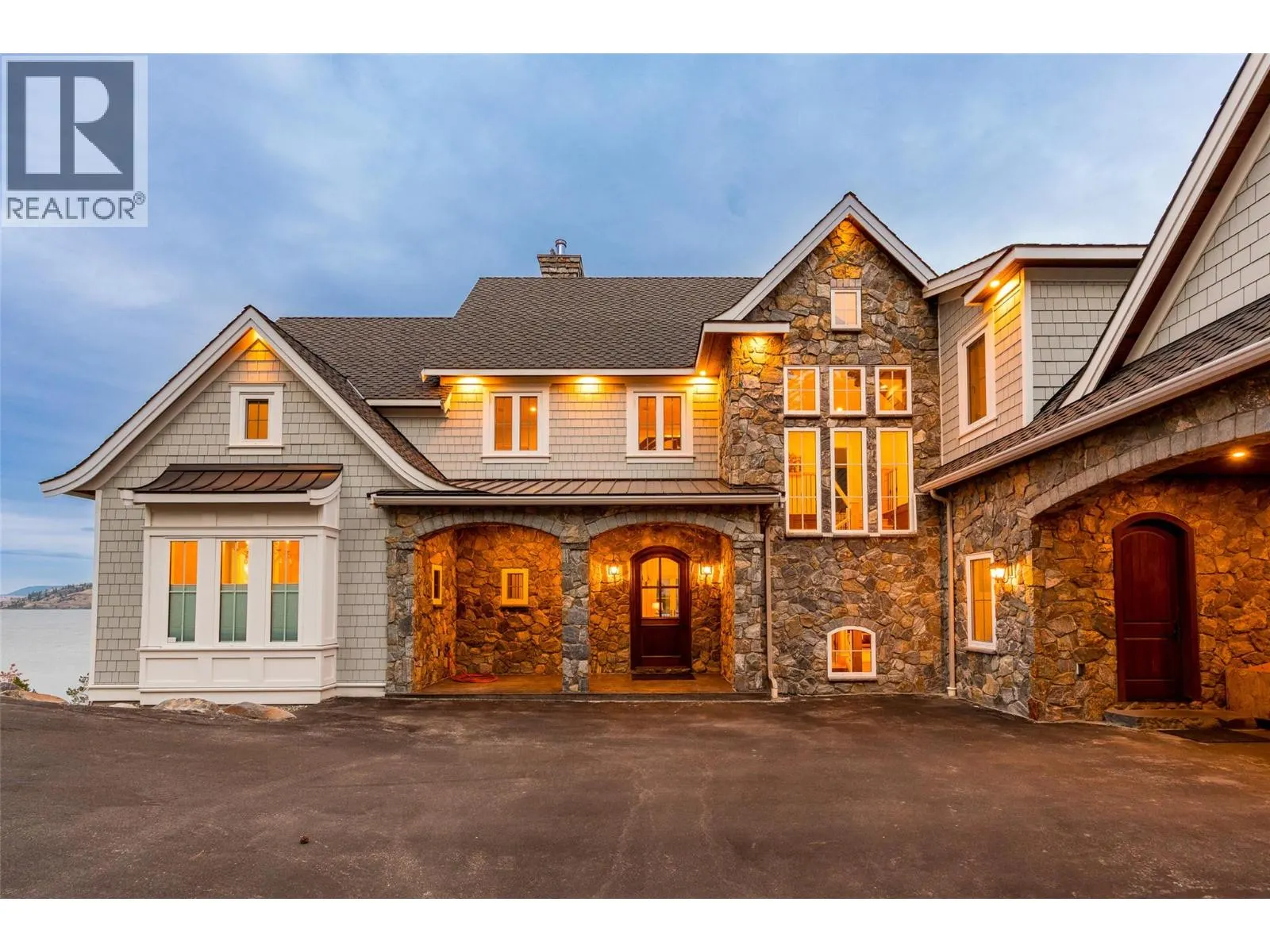 6688 Monck Park Road