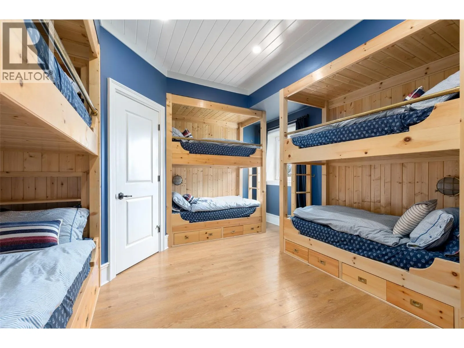 6688 Monck Park Road