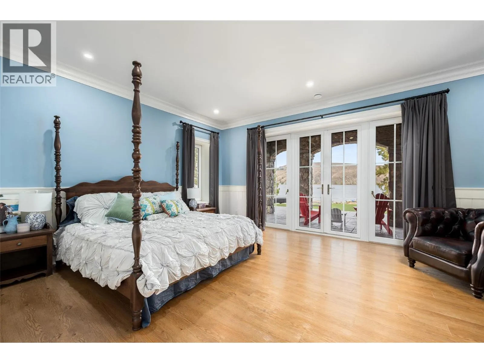 6688 Monck Park Road
