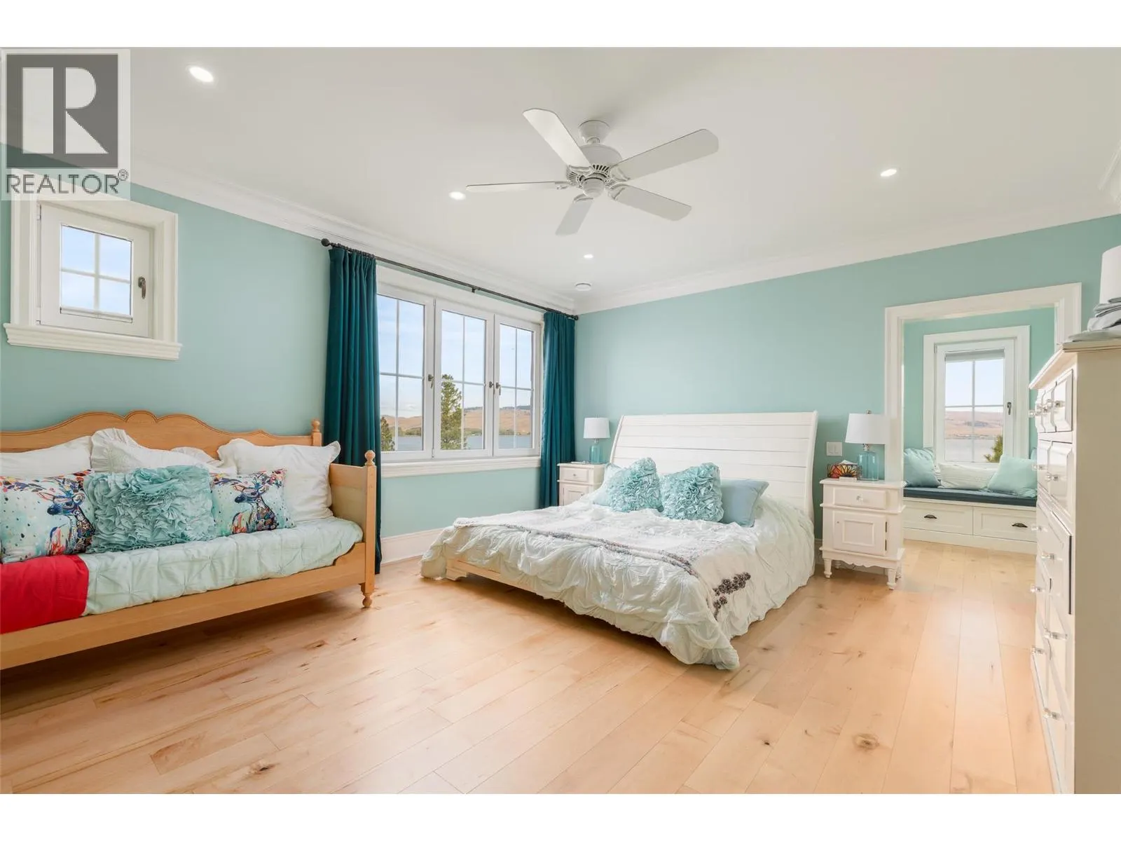 6688 Monck Park Road