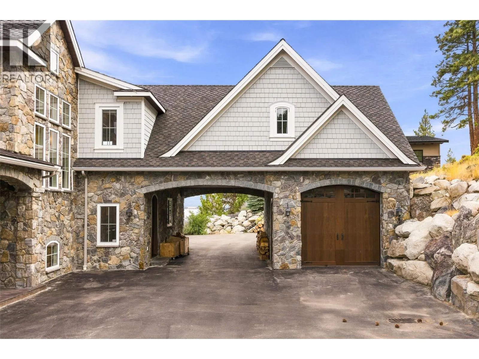 6688 Monck Park Road