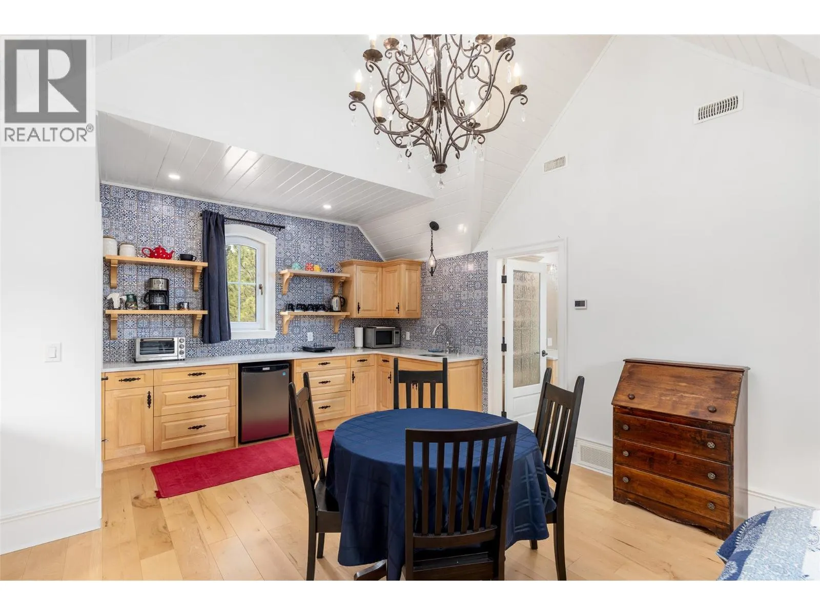 6688 Monck Park Road
