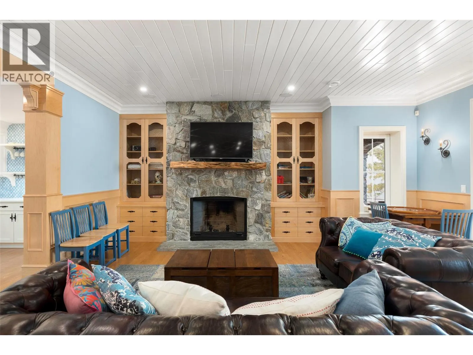 6688 Monck Park Road
