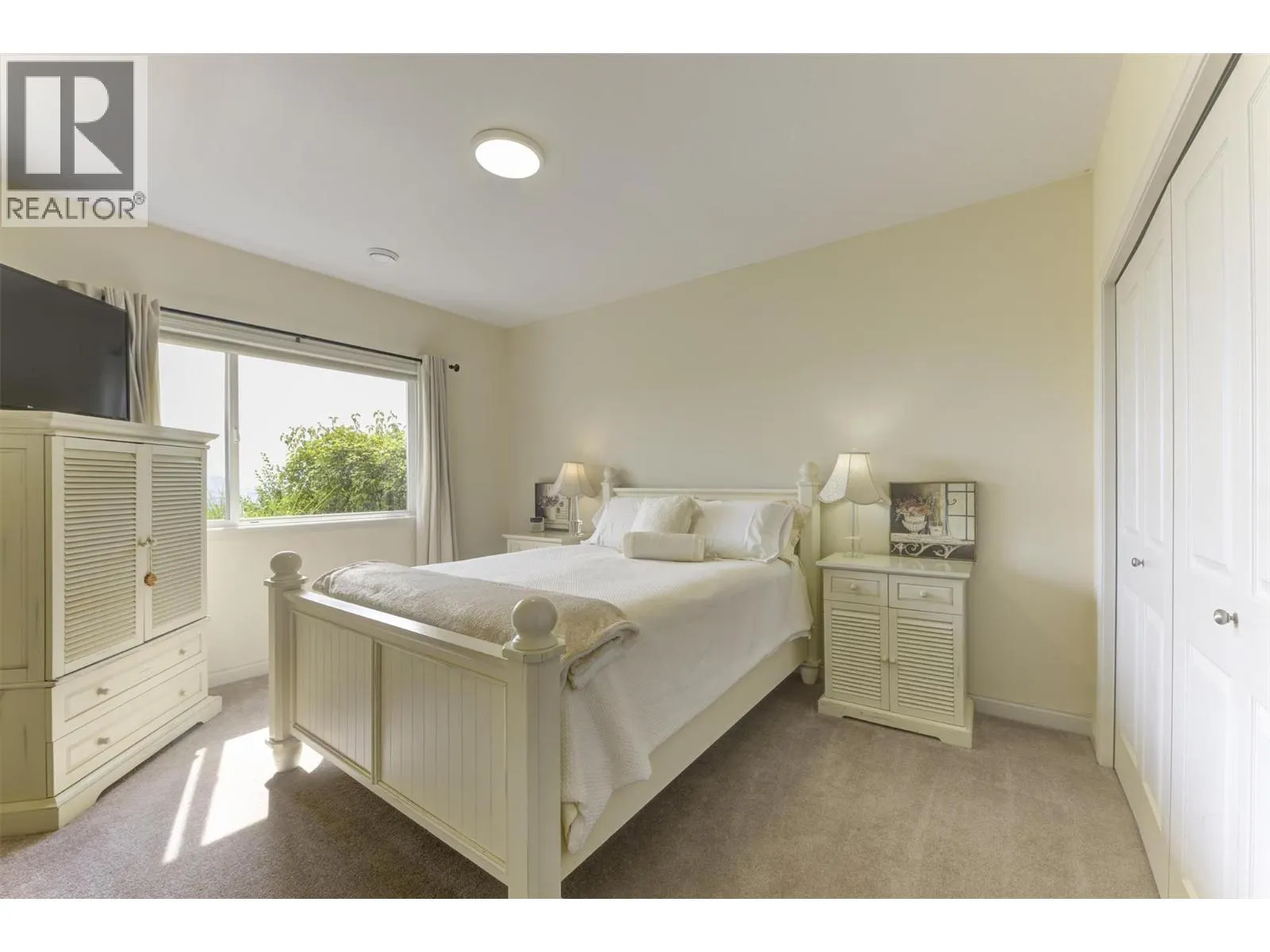 5205 Sandhills Drive