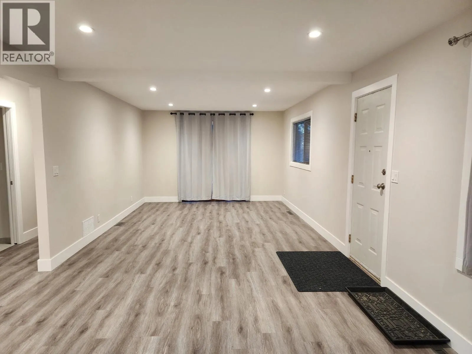 5565 Okanagan Landing Road
