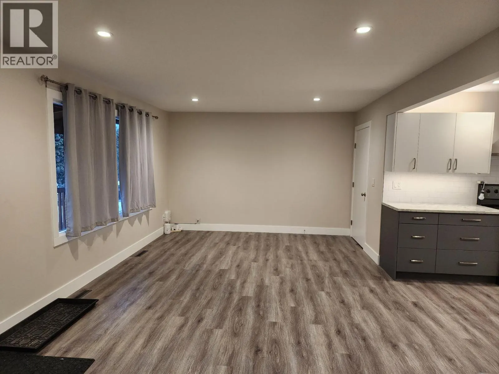5565 Okanagan Landing Road