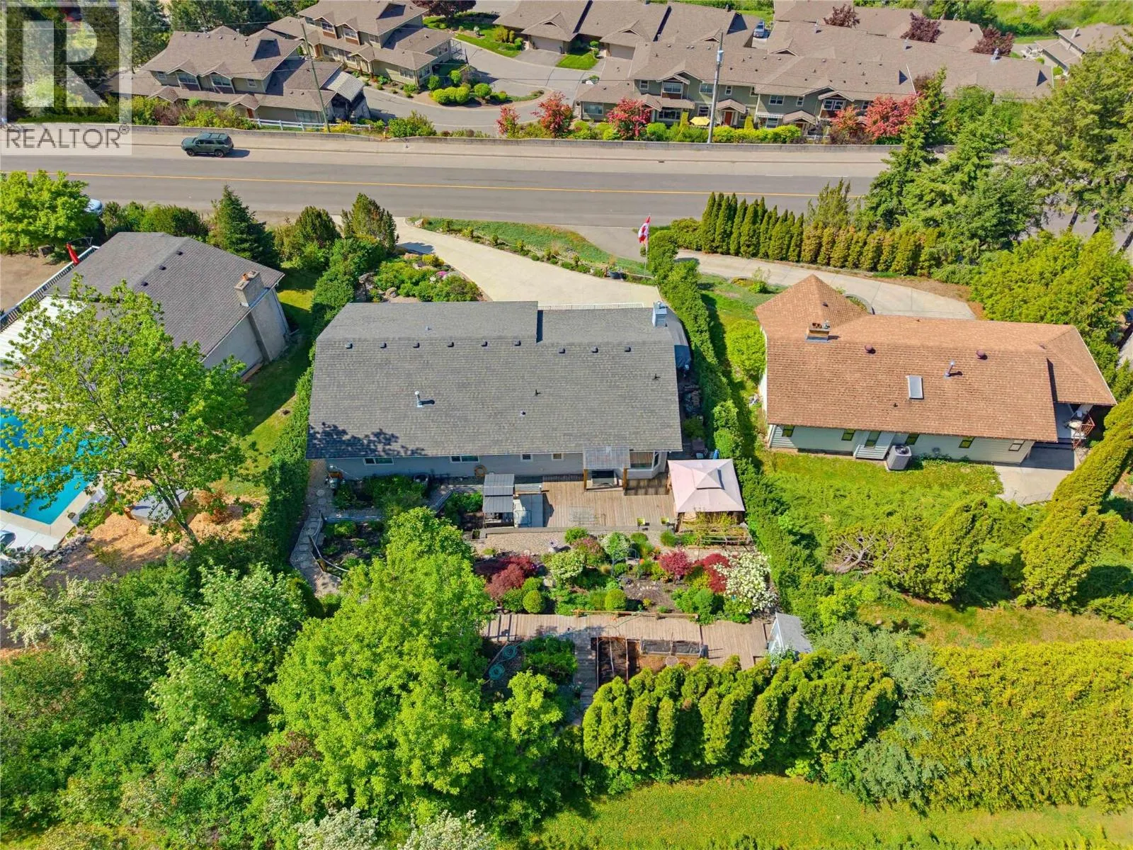4410 Lakeshore Road NE