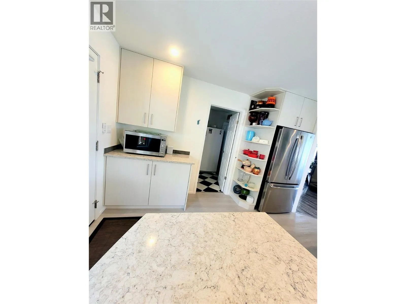4410 Lakeshore Road NE
