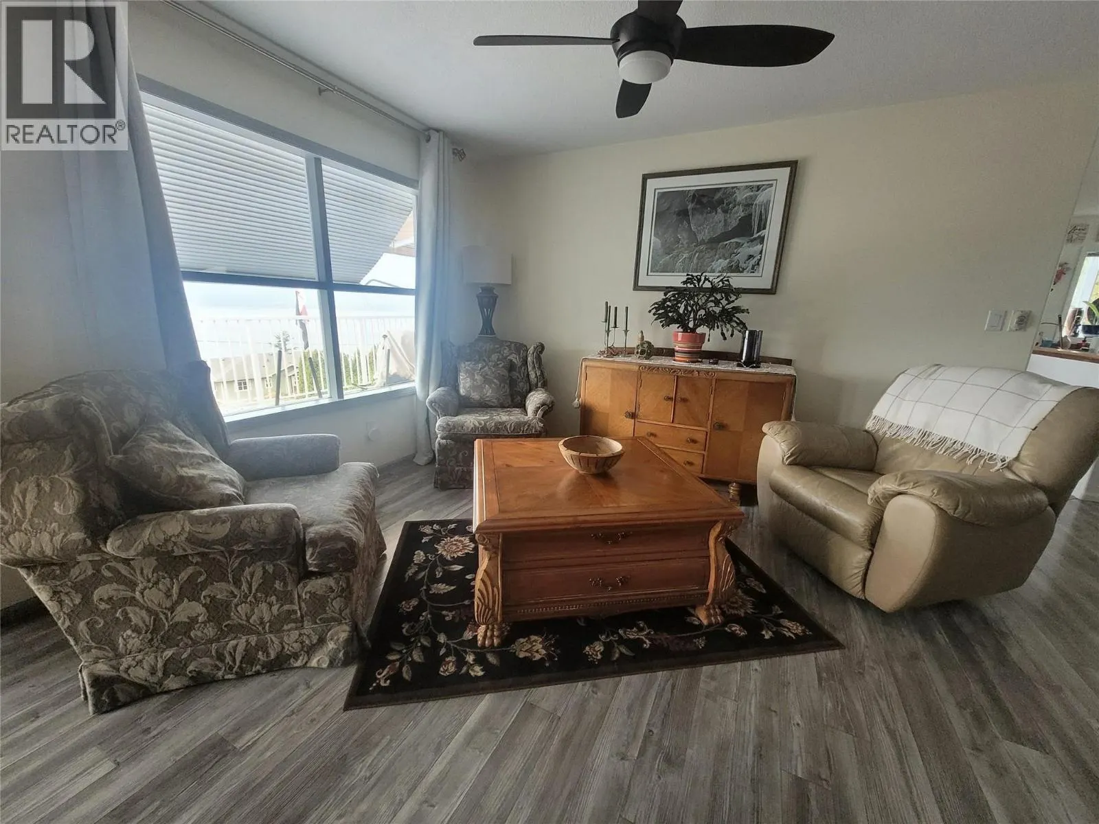 4410 Lakeshore Road NE