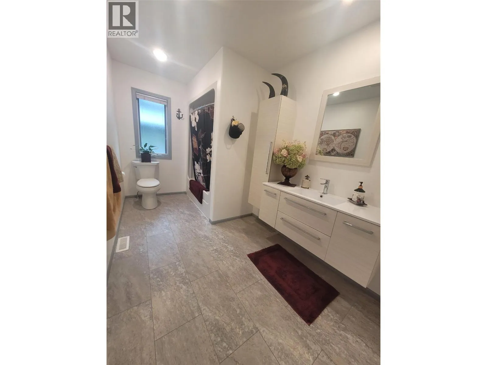 4410 Lakeshore Road NE