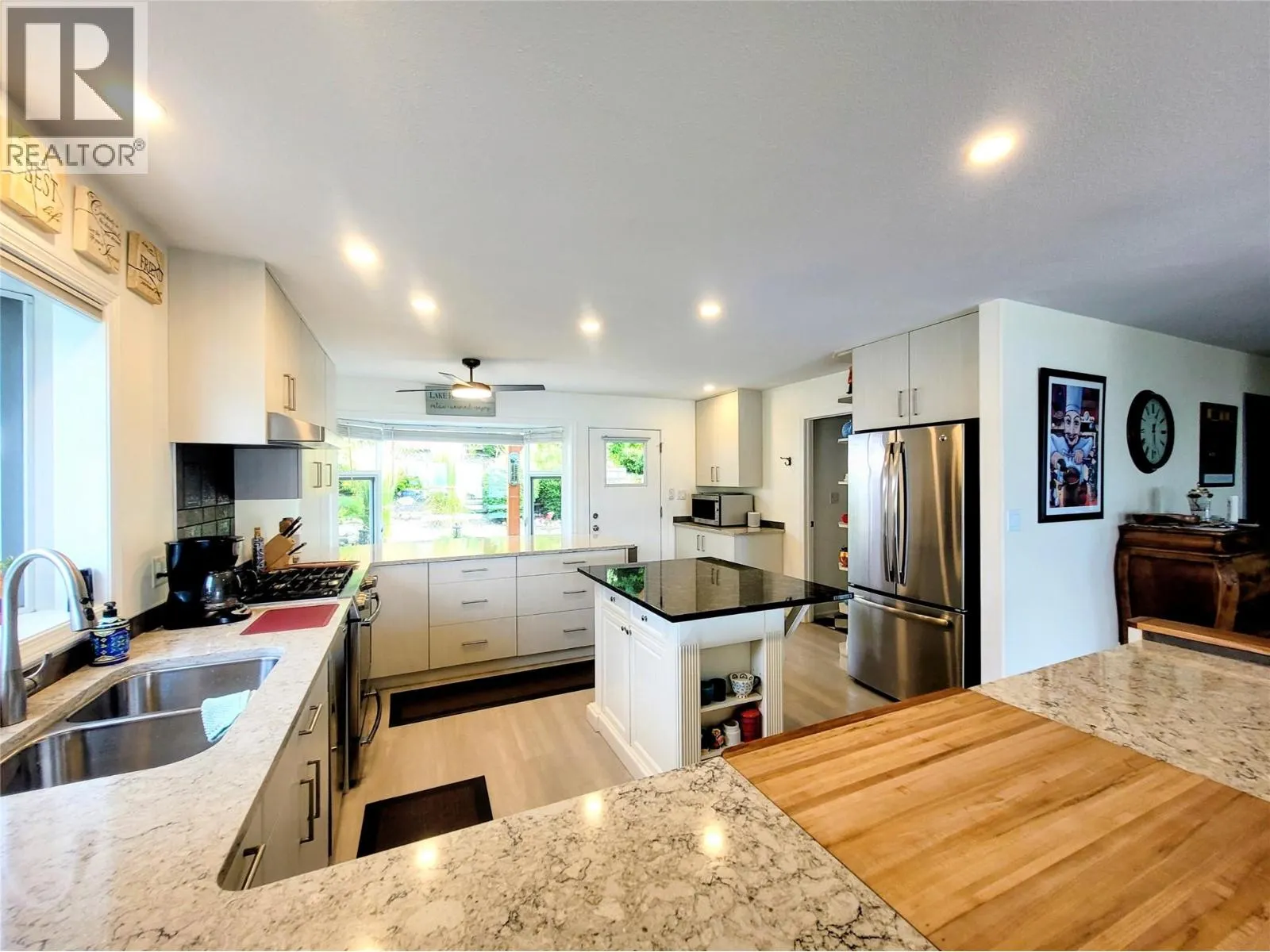 4410 Lakeshore Road NE
