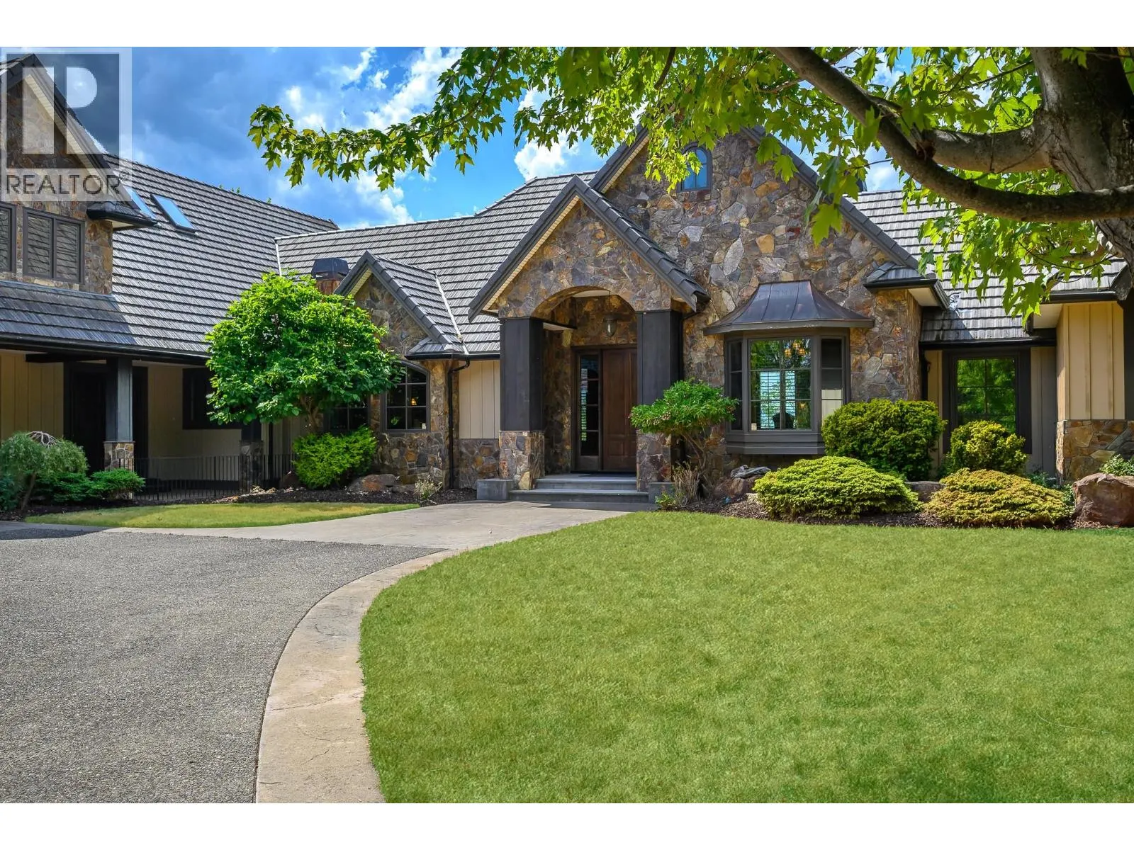 3006 Coachwood Crescent