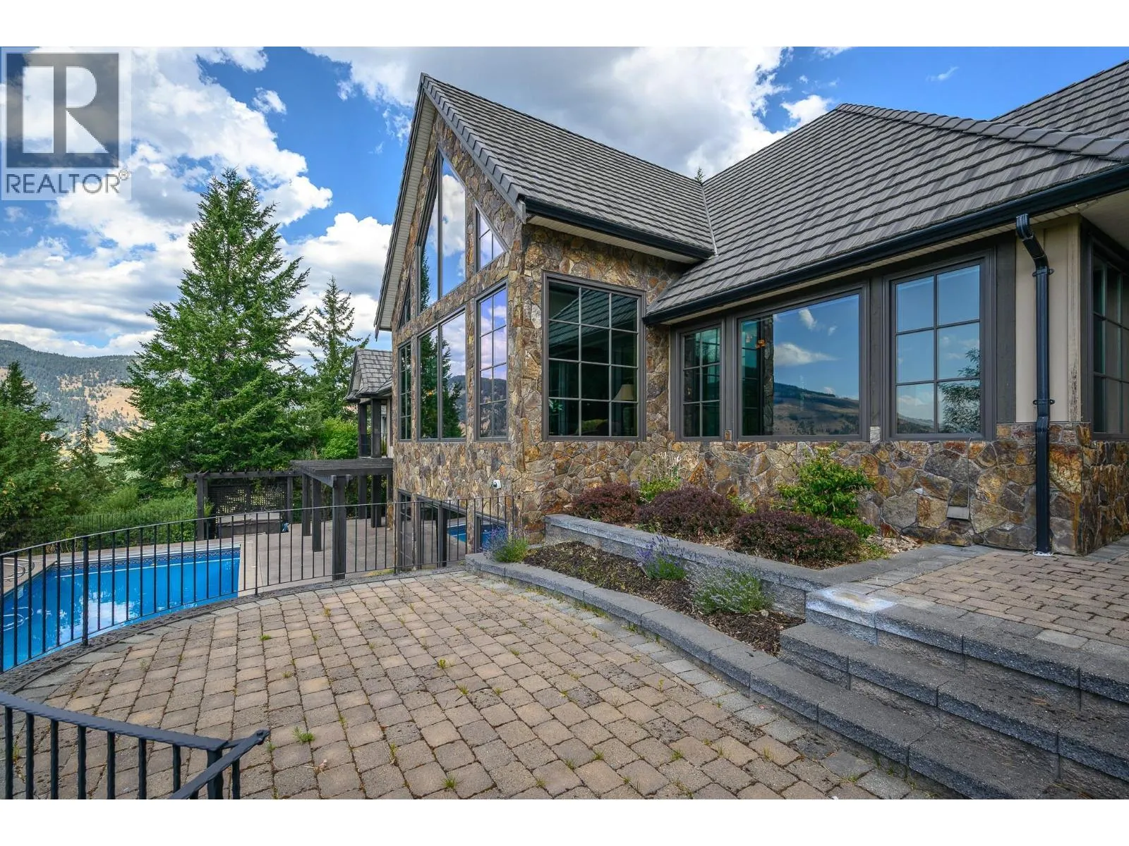 3006 Coachwood Crescent