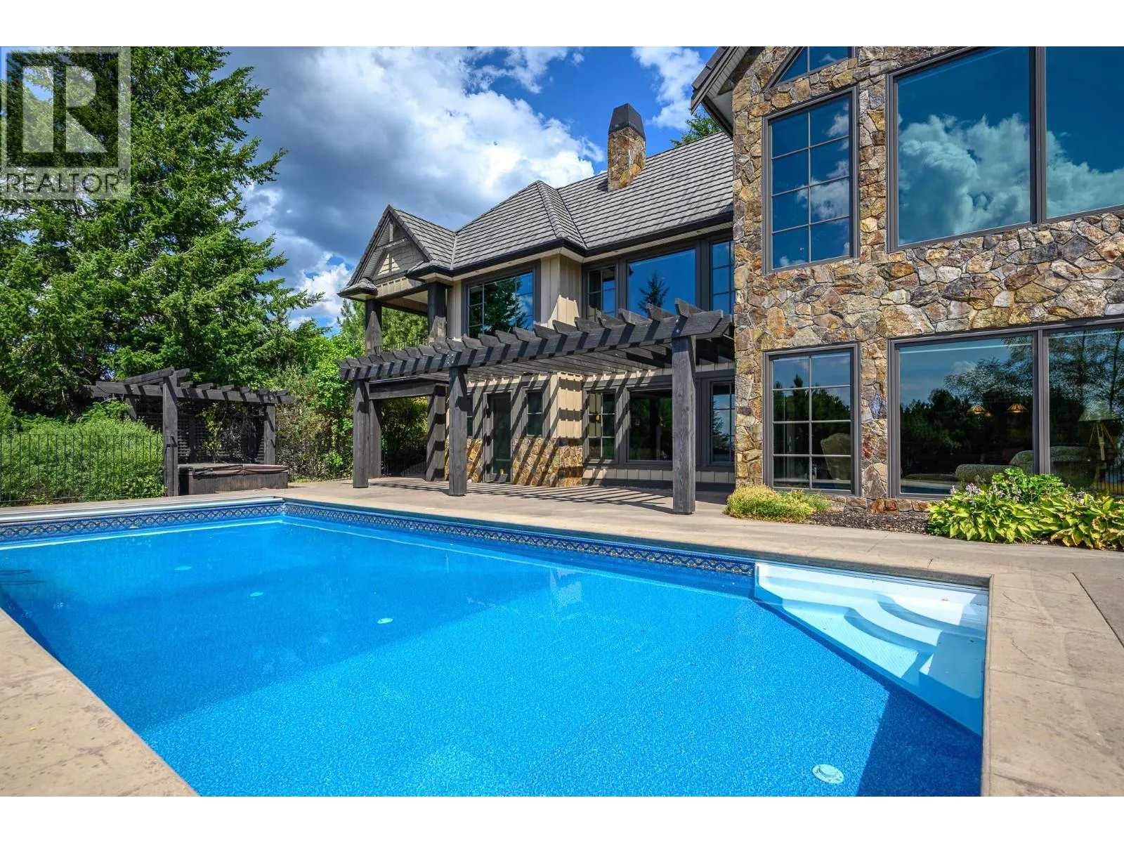 3006 Coachwood Crescent