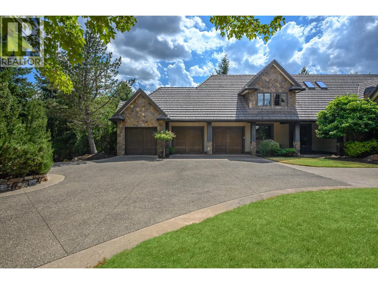 3006 Coachwood Crescent